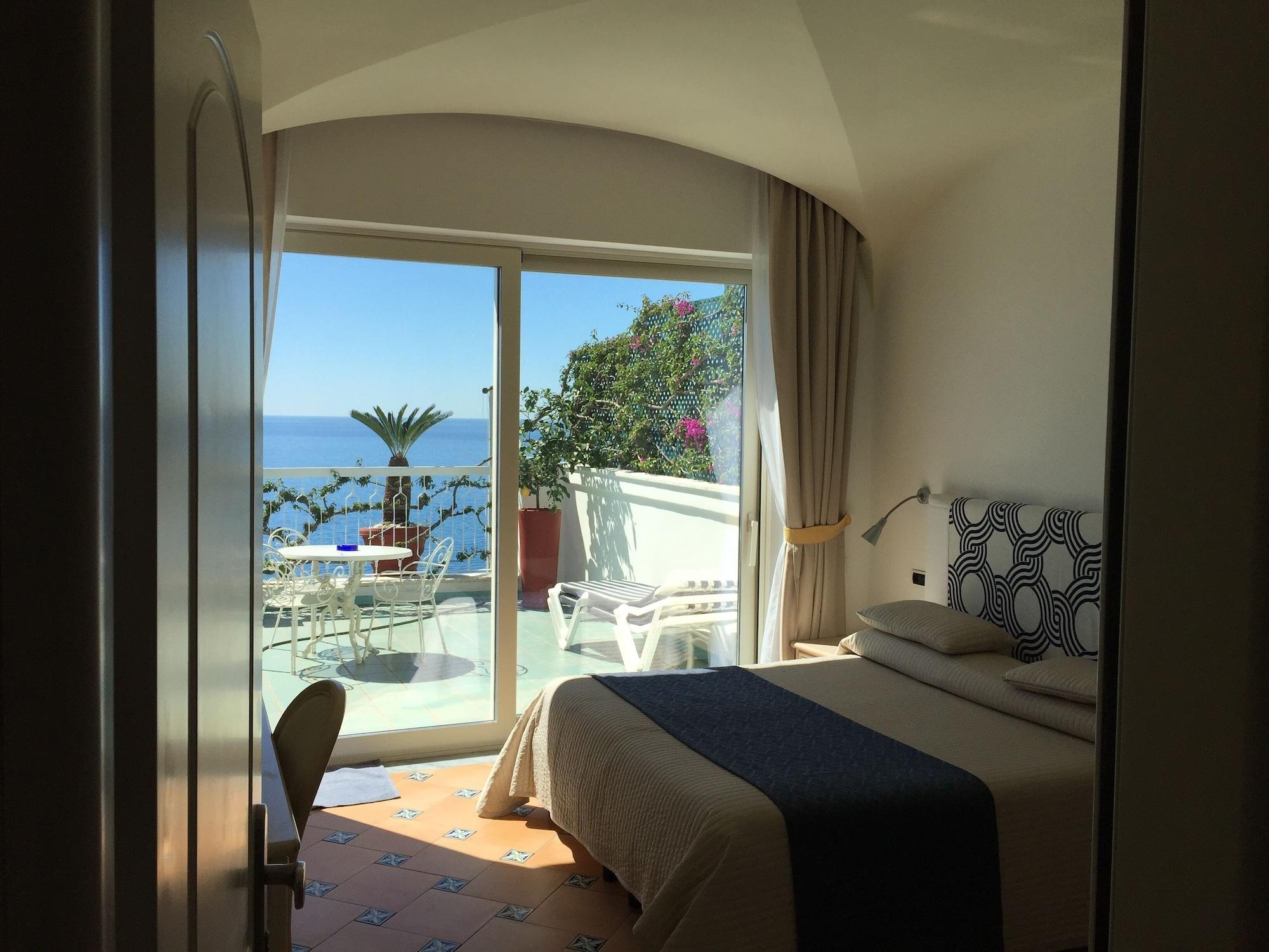 Hotel Bellevue 3*