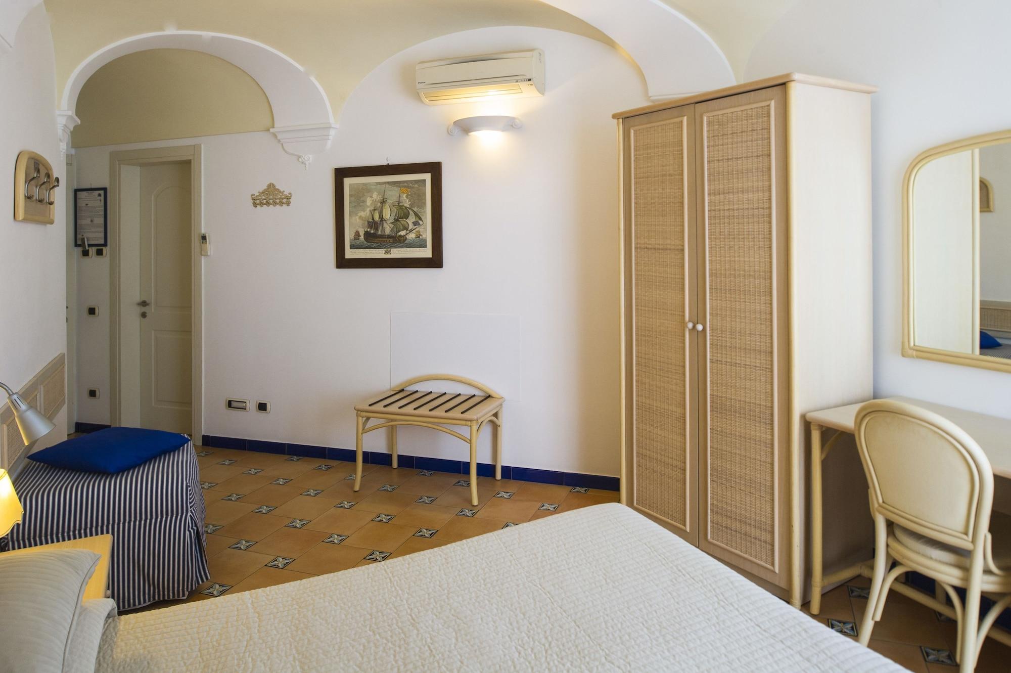 Bellevue Hotel 3*